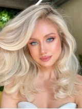 Lange Geschichtete Platinblonde Spitzenfrontperücken 16"