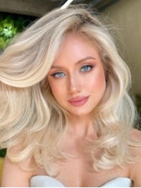 Lange Geschichtete Platinblonde Spitzenfrontperücken 16"