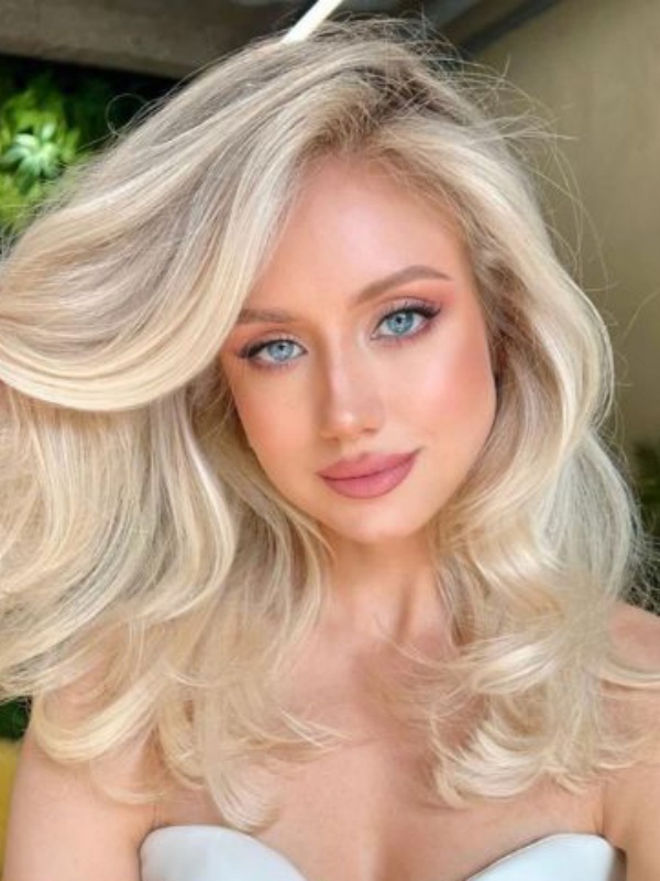 Lange Geschichtete Platinblonde Spitzenfrontperücken 16"