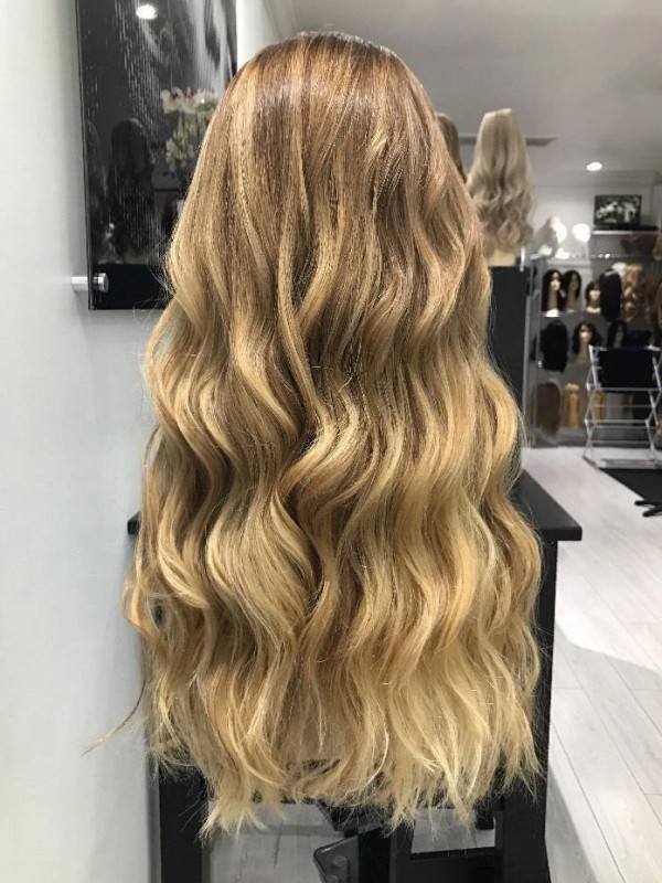 Ombre Mittelscheitel Lang Wellig Kappenlos Echthaar Perücken Mit Seiten Pony 24 Inches